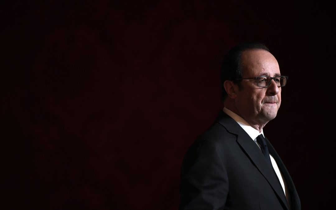 François Hollande renonce, crash d’un avion en Colombie : résumé de la semaine