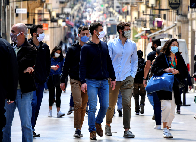 La France et l’Espagne entament un déconfinement différencié selon les régions : résumé de la semaine