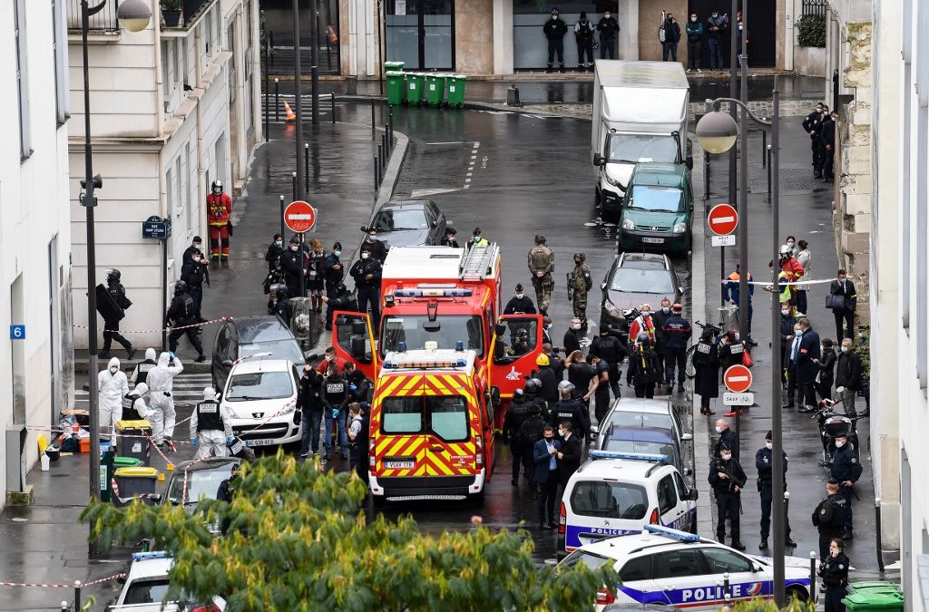 Attaque à l’arme blanche rue Nicolas-Appert, durcissement des règles sanitaires dans les grandes métropoles : résumé de la semaine