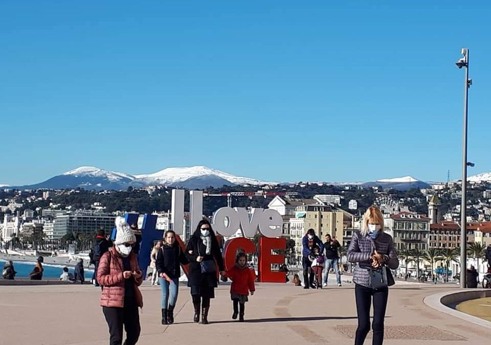 Confinement le week-end à Nice et Dunkerque, la loi climat jugée trop timorée : le résumé de la semaine