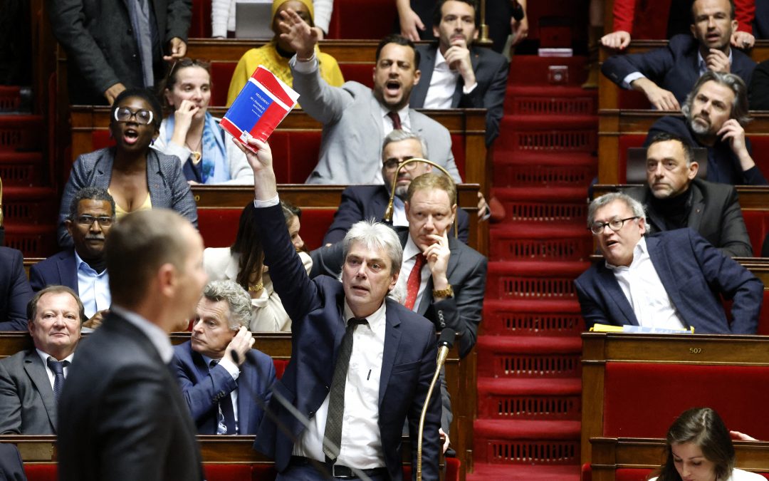 Batailles à l’Assemblée nationale sur la réforme des retraites, défaite électorale pour le parti de Scholz en Allemagne : le résumé de la semaine